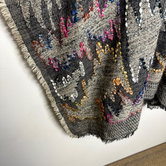 Vismaya Mohair Wool Blend Boho Chic Southwestern Ikat Poncho with Fringe Pattern - Picture 5 of 12